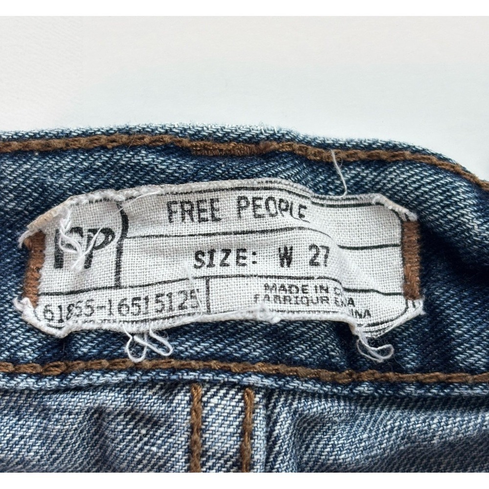 FREE PEOPLE Women's Raw Hem Short Denim Shorts Size 27 Button-Fly Boho Festival - Picture 3 of 9